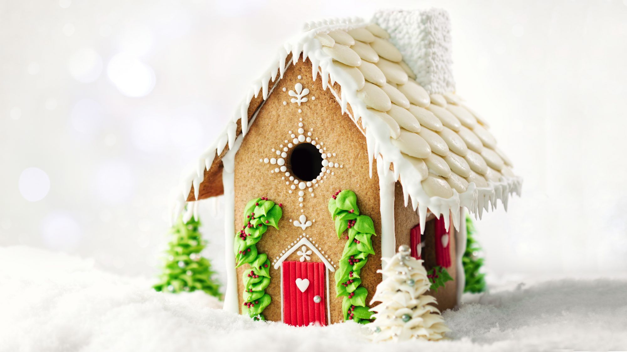 Mükəmməl Gingerbread Evi inşa etmək üçün peşəkar bir çörəkçinin 9 dahi tövsiyəsi