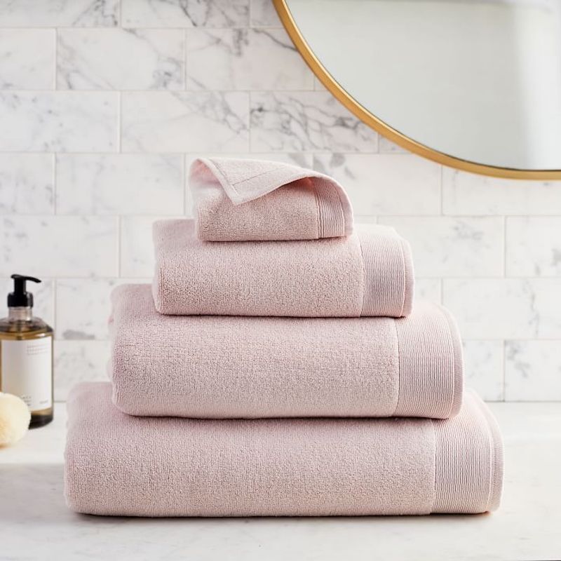 West Elm acaba de lançar uma nova linha de banho luxuosa - incluindo as toalhas mais luxuosas