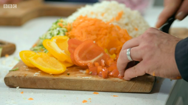 Ēd labi par mazāku cenu: soli pa solim sniegta ziedkāpostu dārzeņu pilau recepte!