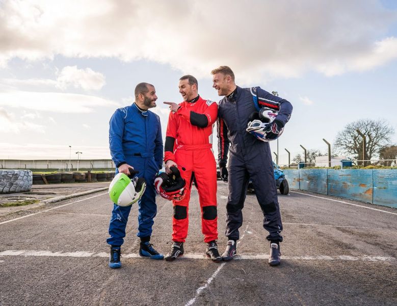 Top Gear : Quelle est la taille de Chris Harris ? Est-il petit ou est-ce les co-hôtes imposants?