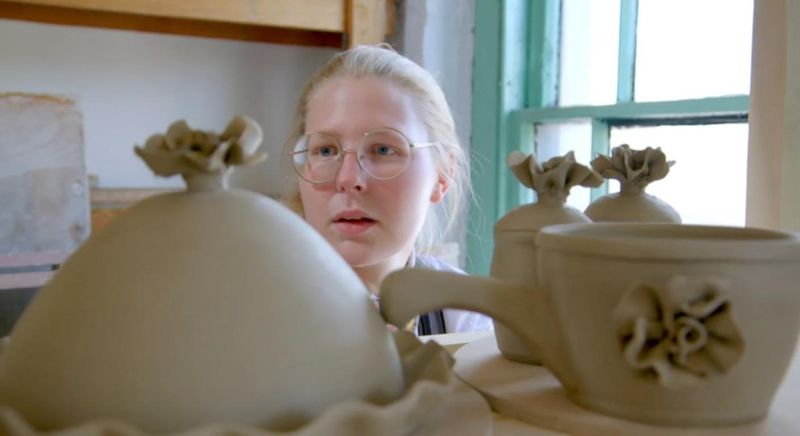 Great Pottery Throw Down 2022: Кто такая Роуз? Познакомьтесь с техником шоу в Instagram!