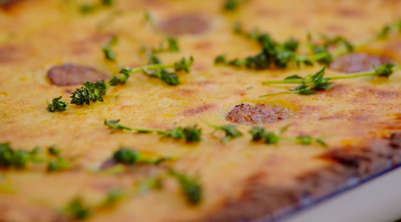 Faça a torta de salsicha e purê de Jamie Oliver: receita dos favoritos da família