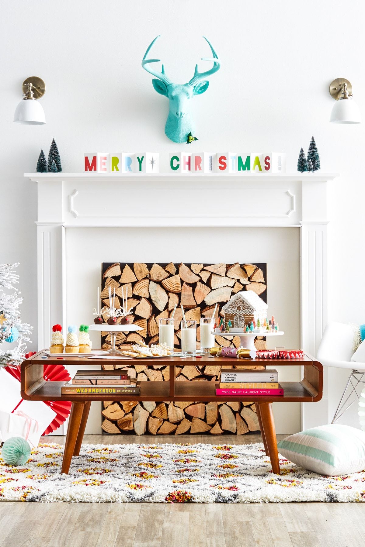 クリスマスのマントルピースの装飾のアイデア、暖炉のレトロなインスピレーションを得たログ