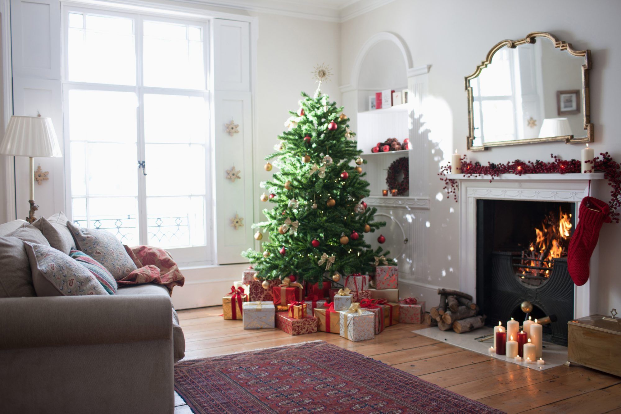 Hogyan készítsünk egy karácsonyfát tovább, fa a nappaliban