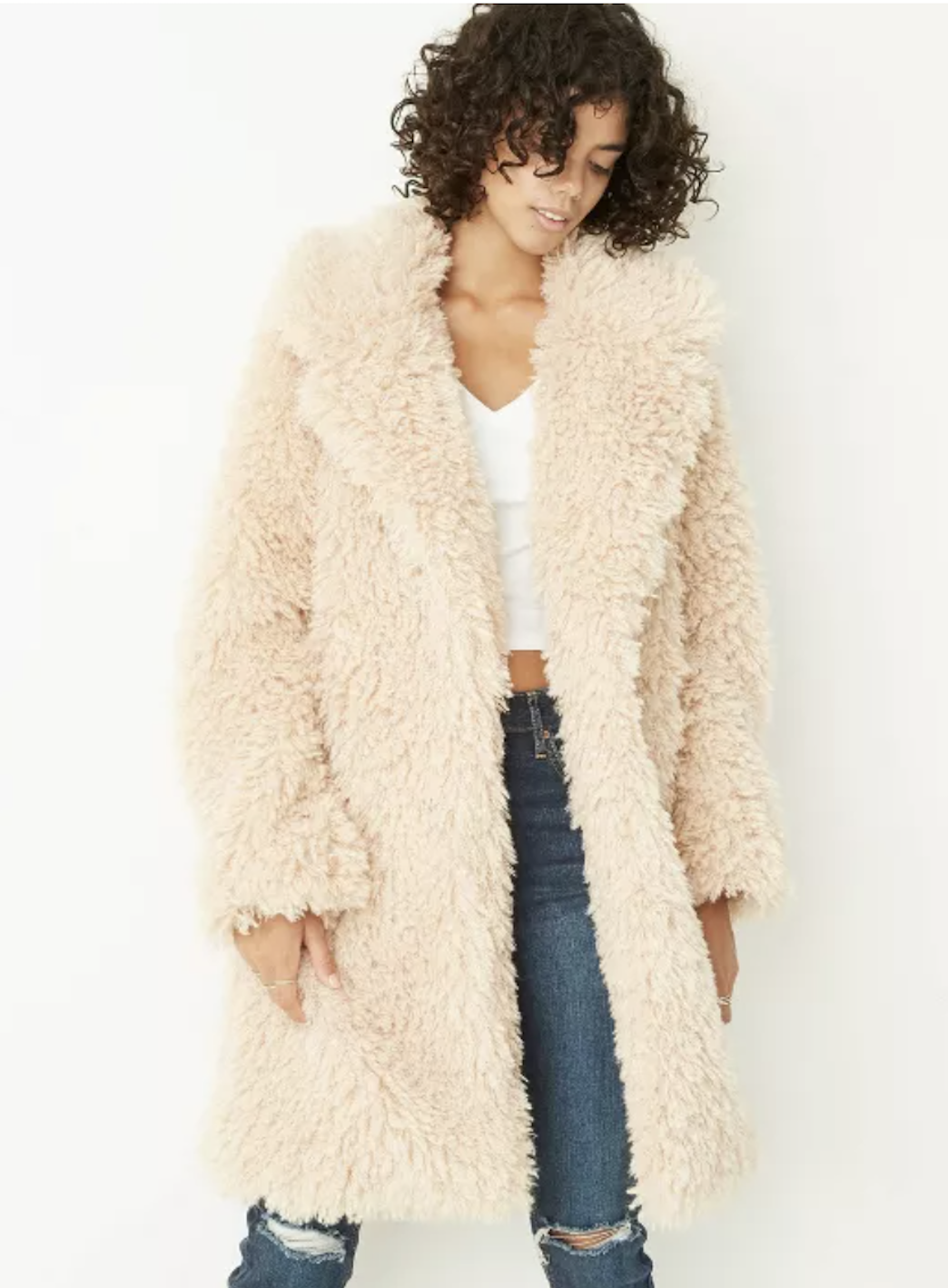 7 casacos de inverno de pele artificial a preços acessíveis que fazem você parecer ultra-caro