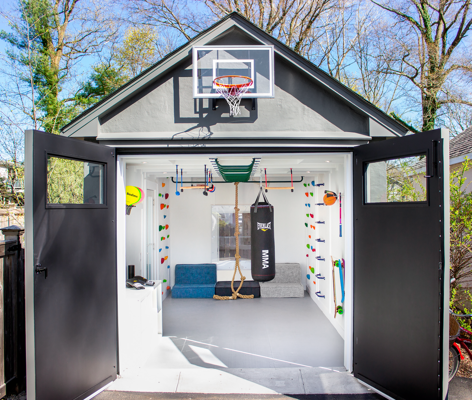 Haftanın Alanı: Bu Çok Amaçlı Garaj Bir Ev Spor Salonu ve Hangout Alanıdır