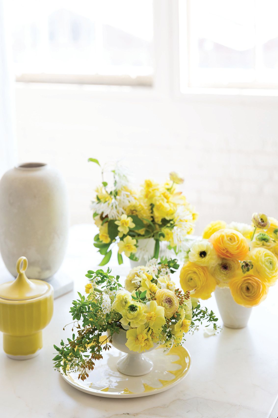 ثلاثة تنسيقات زهور صفراء من أرييلا شيزار