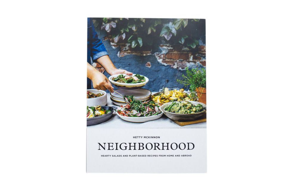 Vecindario: Ensaladas abundantes y recetas a base de plantas del hogar y del extranjero por Hetty McKinnon