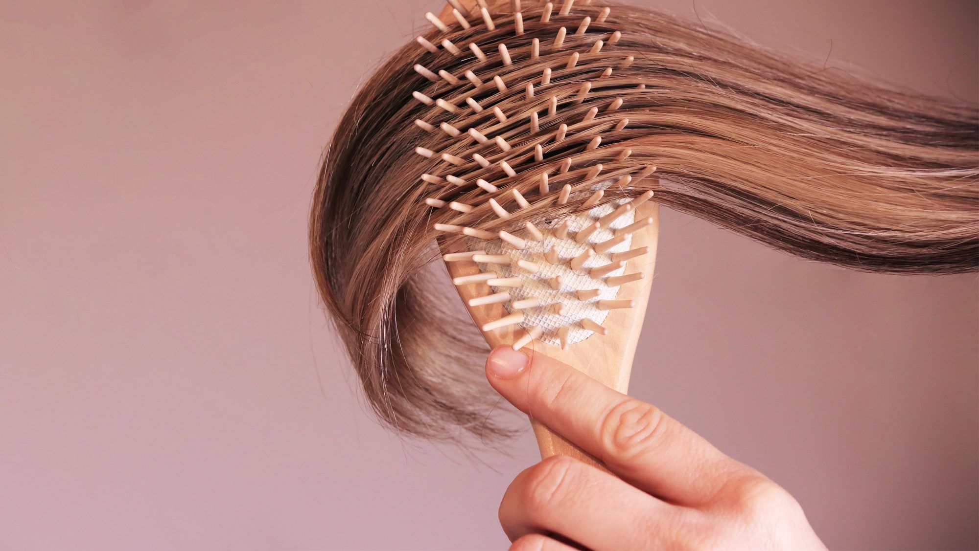 Kuinka harjata hiuksesi hiustyyppisi perusteella