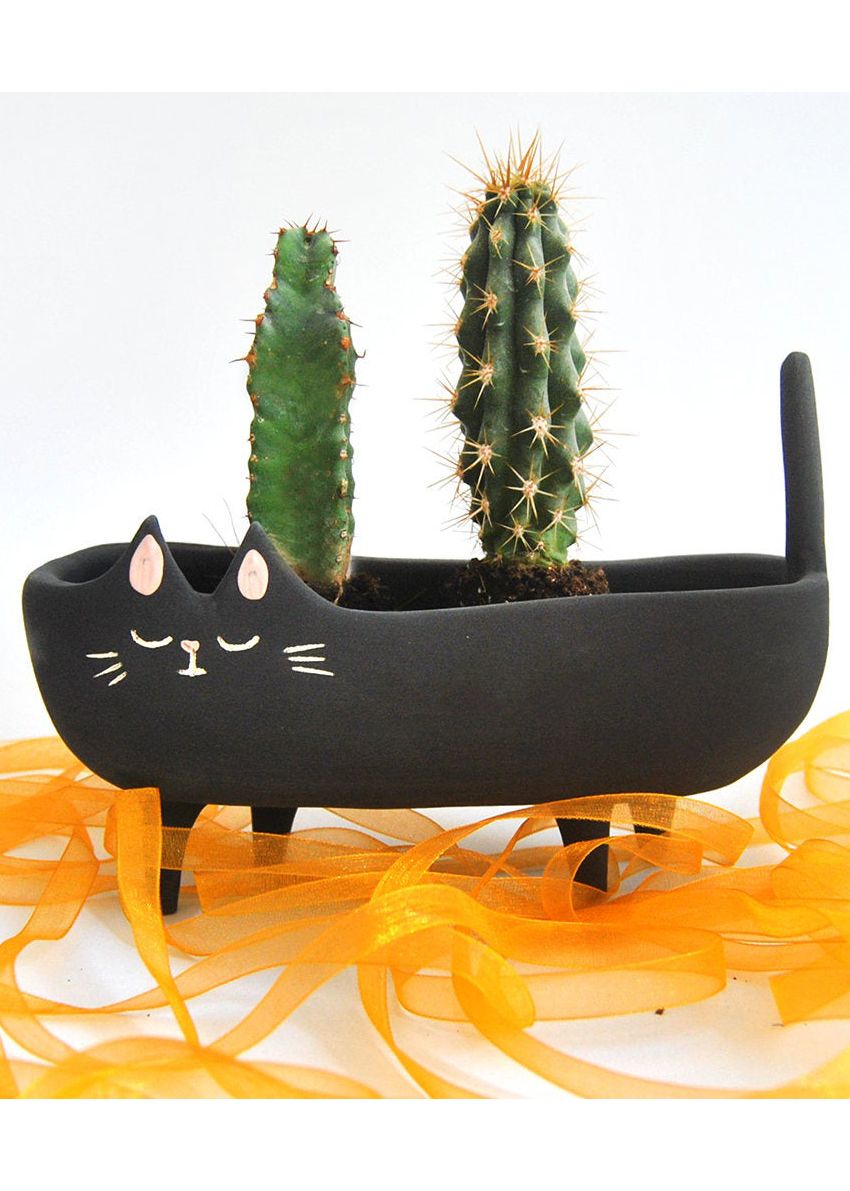 Halovīni dekoru melno kaķu stādītājs