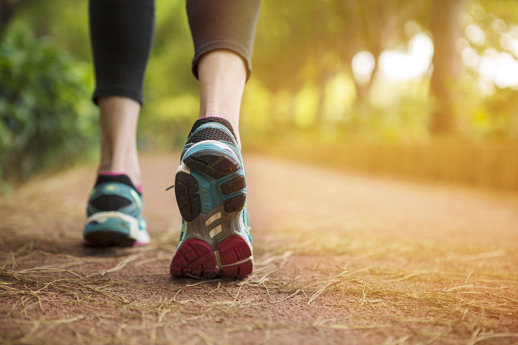 Att gå bara 30 minuter om dagen hjälper dig förmodligen att leva längre, säger studien