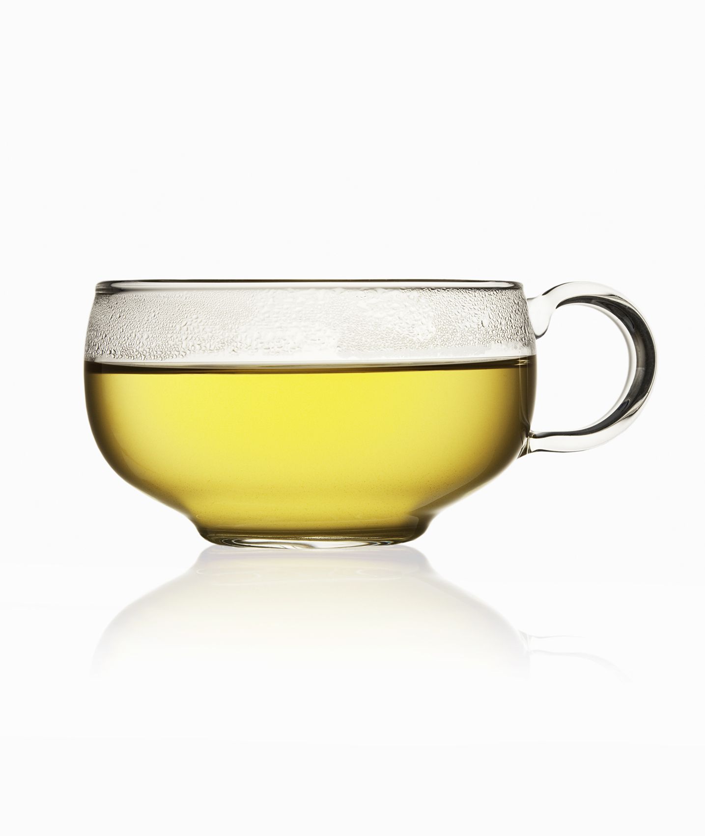 Primo piano di tè in tazza da tè trasparente