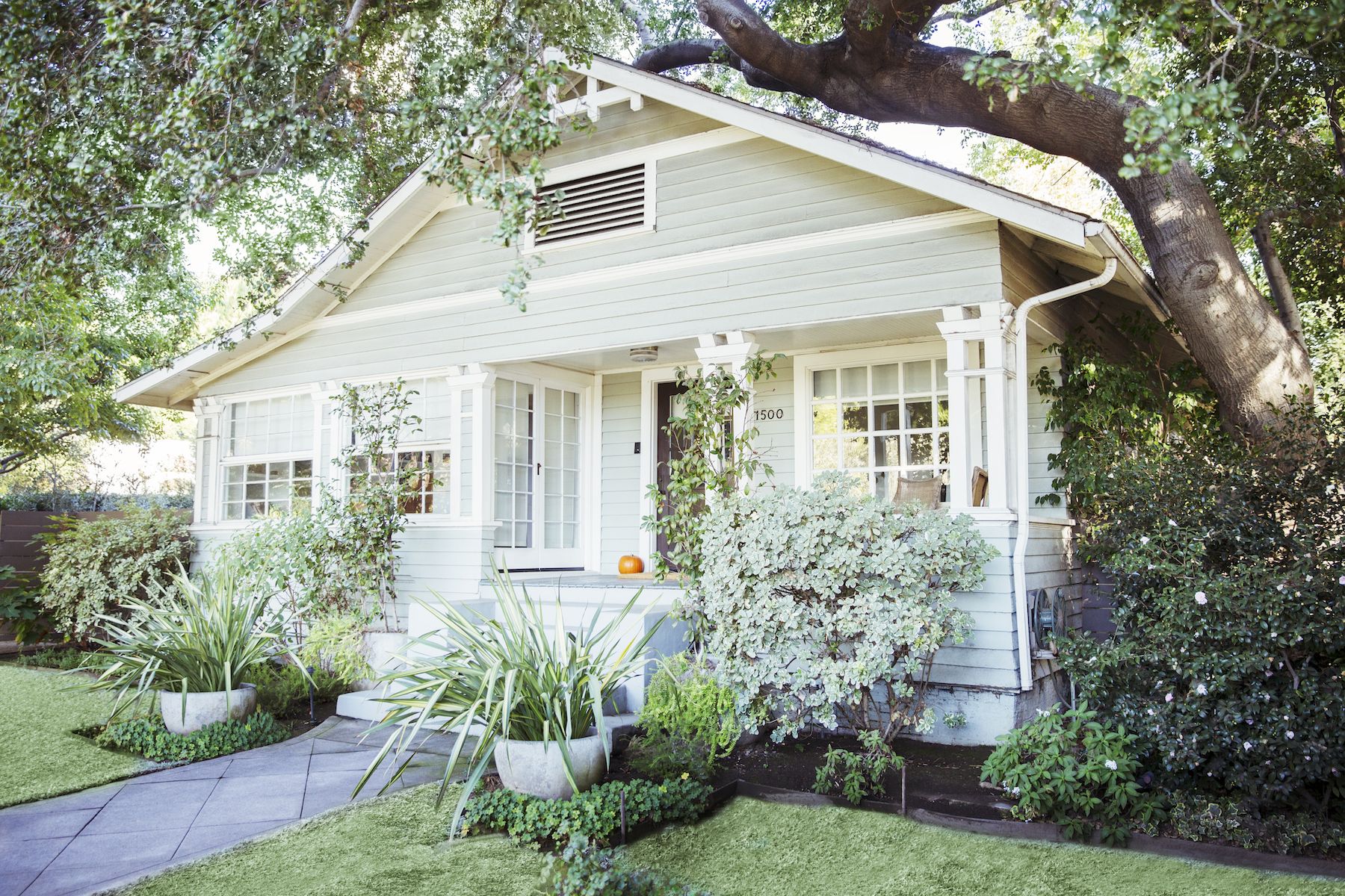 Labākās verandas dekoru idejas, lai uzlabotu jūsu mājas pievilcību