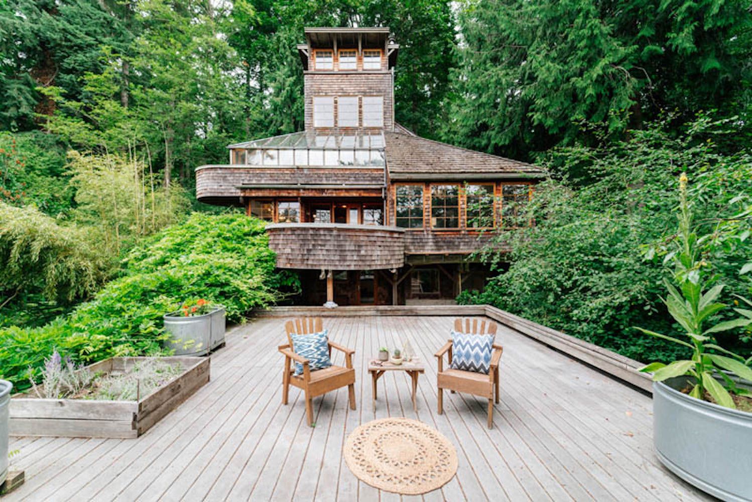 Dh ’ainmich Zillow Taigh na Bliadhna 2017 - agus It’s a 5-Story Treehouse