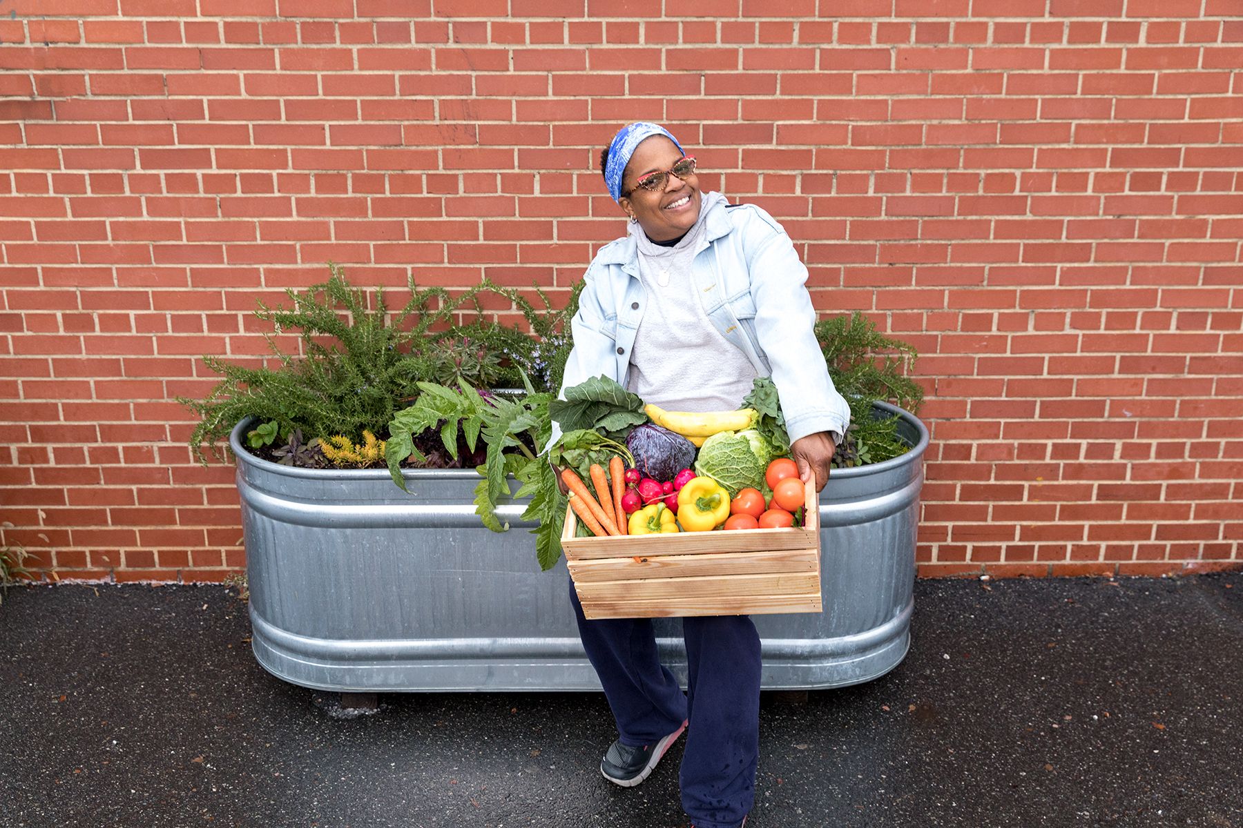 Η Nadine Ford χρησιμοποιεί τη δια βίου αγάπη της για την κηπουρική για να ταΐσει την κοινότητά της