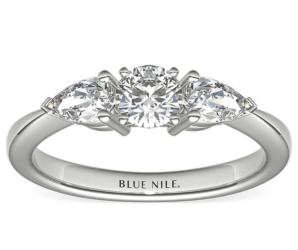 טבעות אירוסין מינימליסטיות: טבעת אירוסין יהלום כחול נילוס בצורת אגס קלאסי
