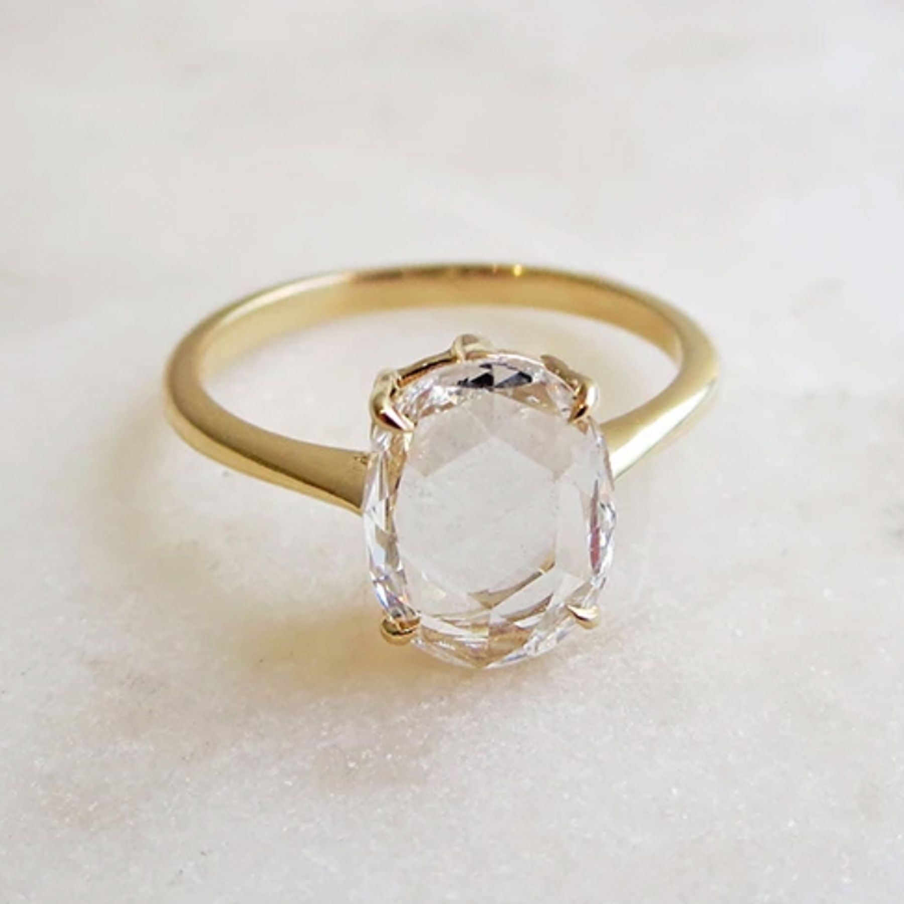 Trendy pierścionek zaręczynowy 2021: pierścionek z brylantem Anna Sheffield o szlifie rozetowym