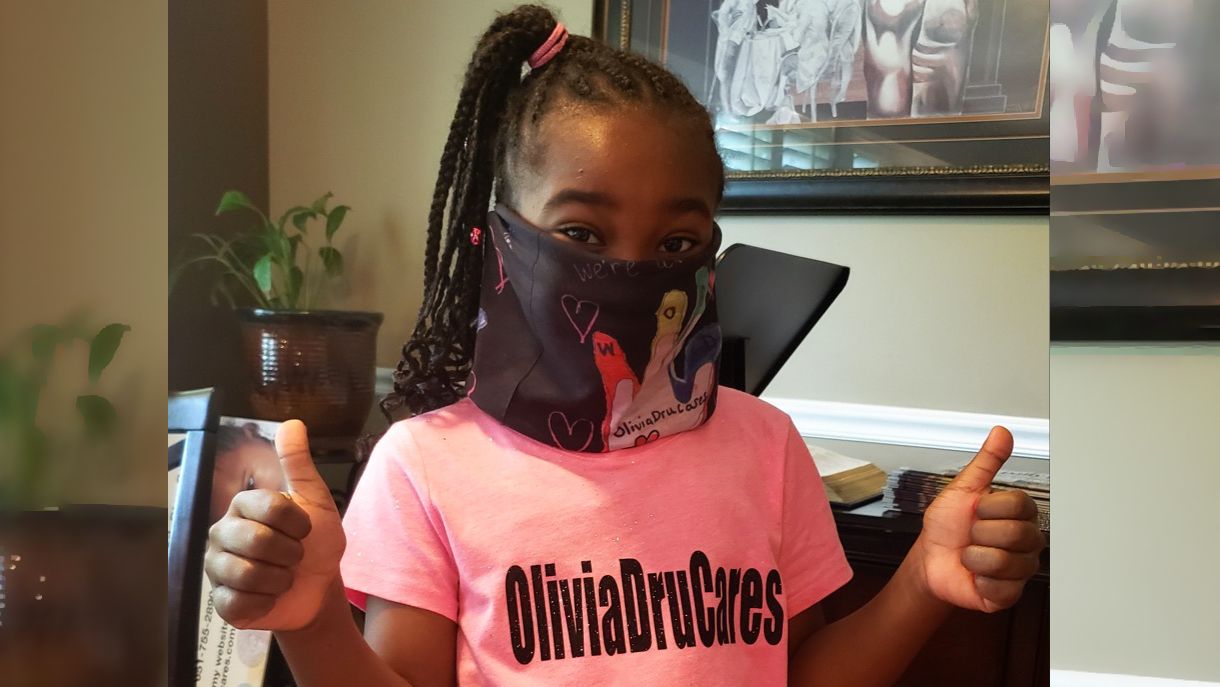 Møt den 7 år gamle filantropen som deler ut masker til de hjemløse i Chicago