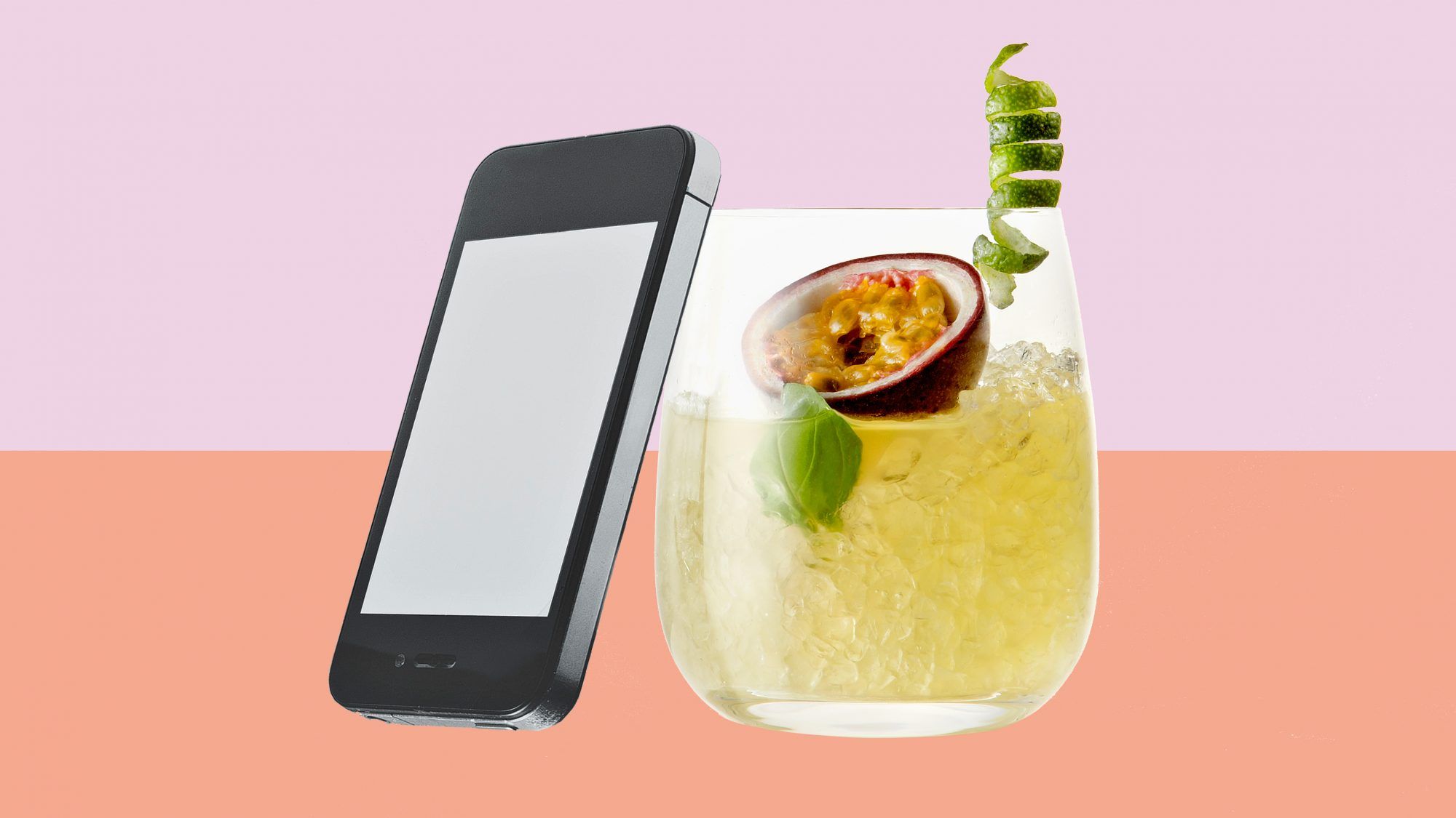 slechte-gast-etiquette: telefoon en cocktail