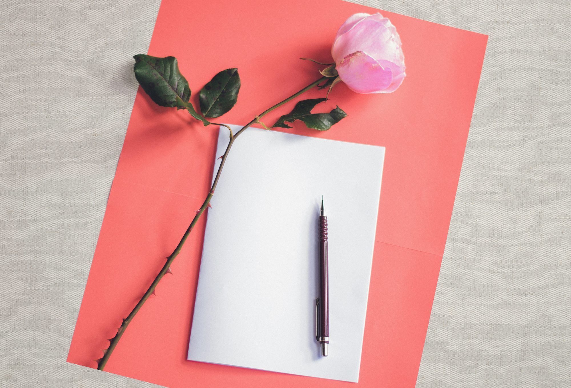 5 livsbekræftende fordele ved at skrive breve i hånden, ifølge forskning