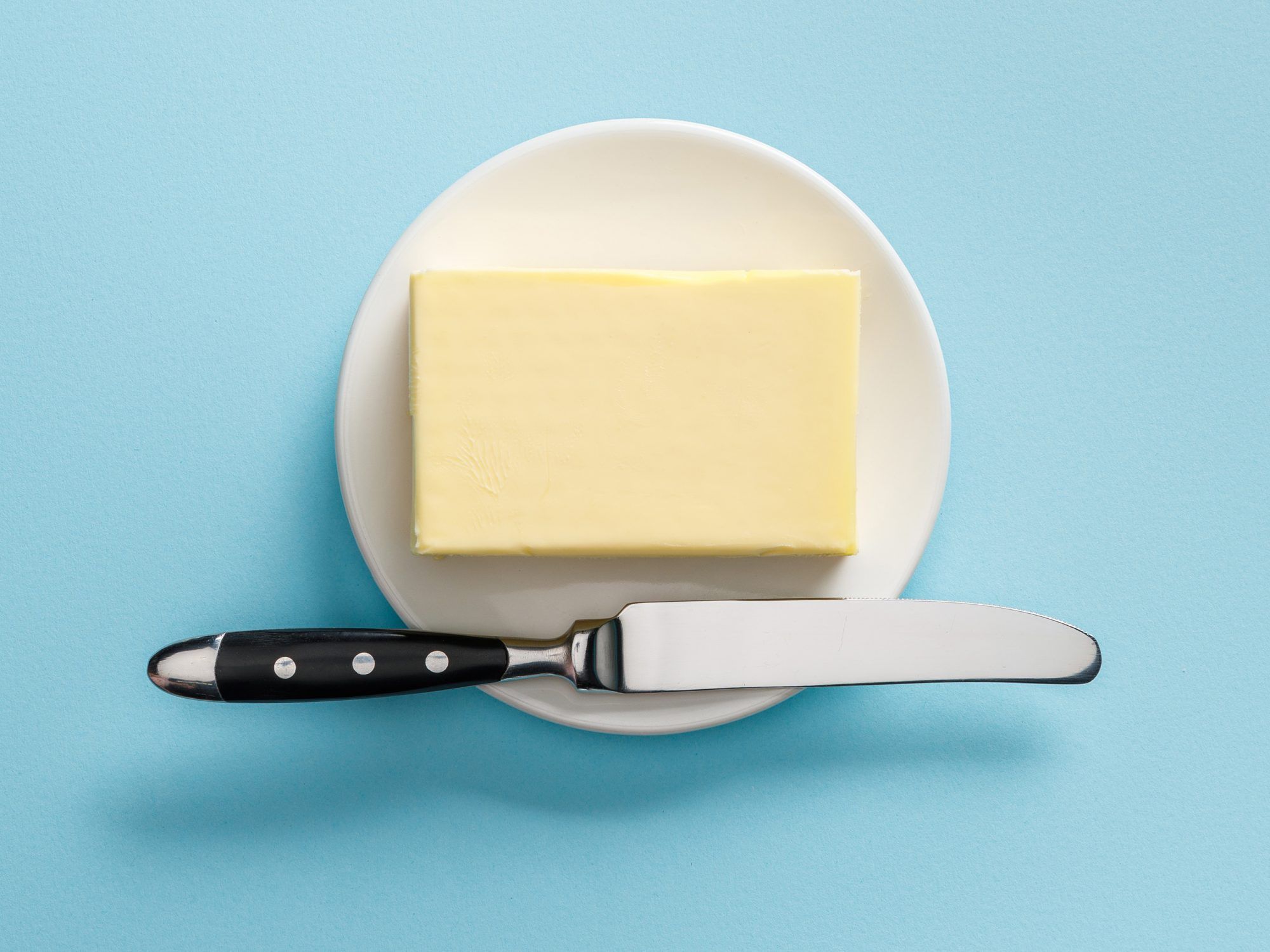 A manteiga não é um superalimento, mas tem algum valor nutricional? Perguntamos aos RDs