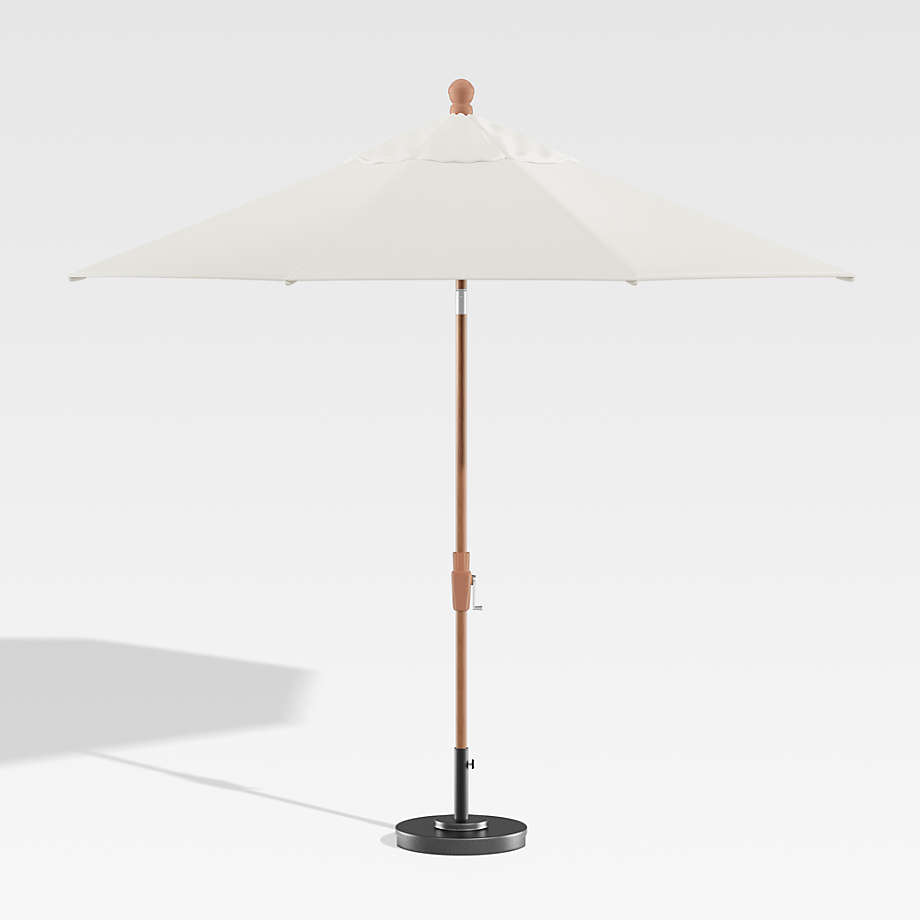 Guarda-chuva de pé em branco e madeira