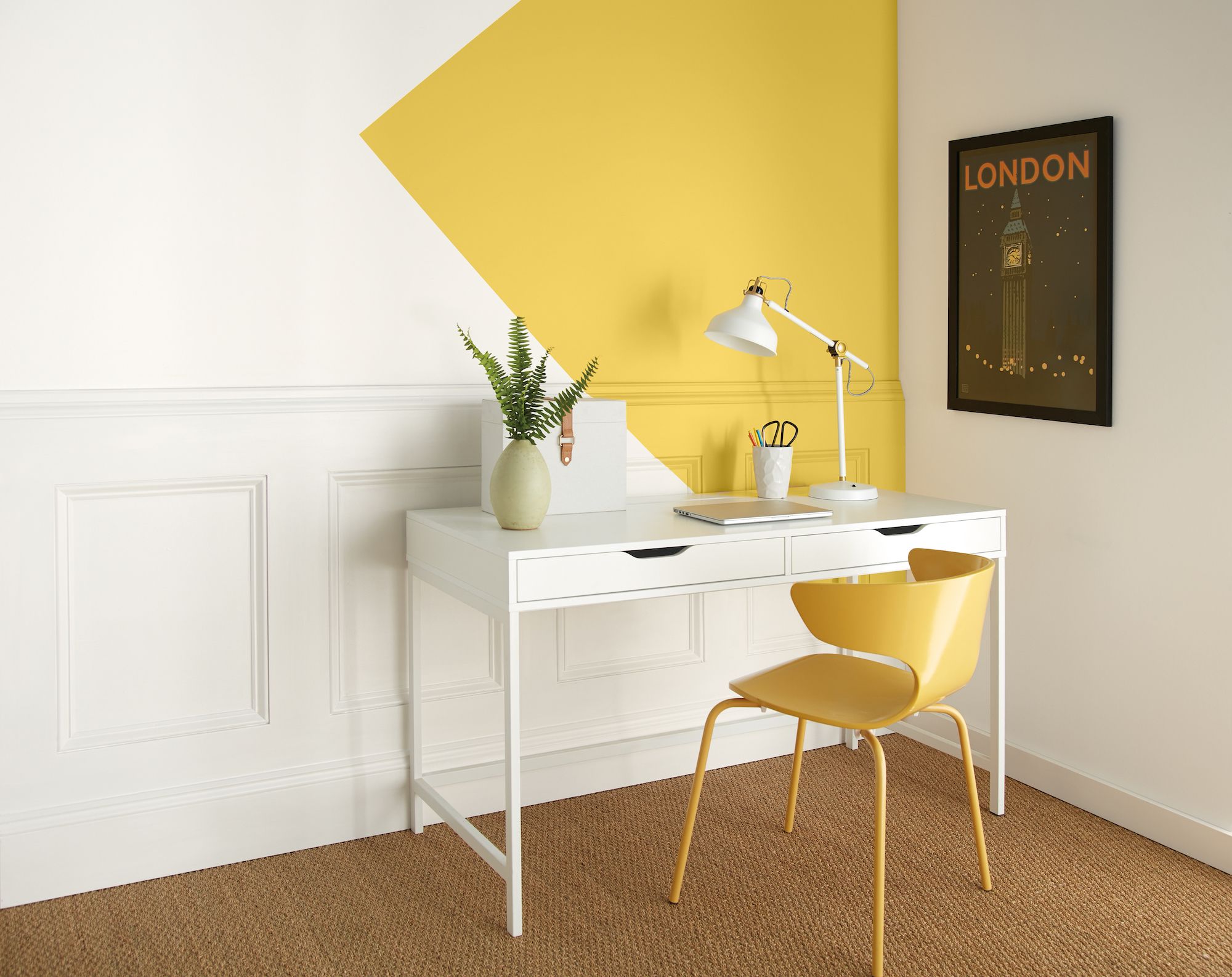 Geriausi „Behr“ geltoni dažai, spinduliuojanti saulė biure