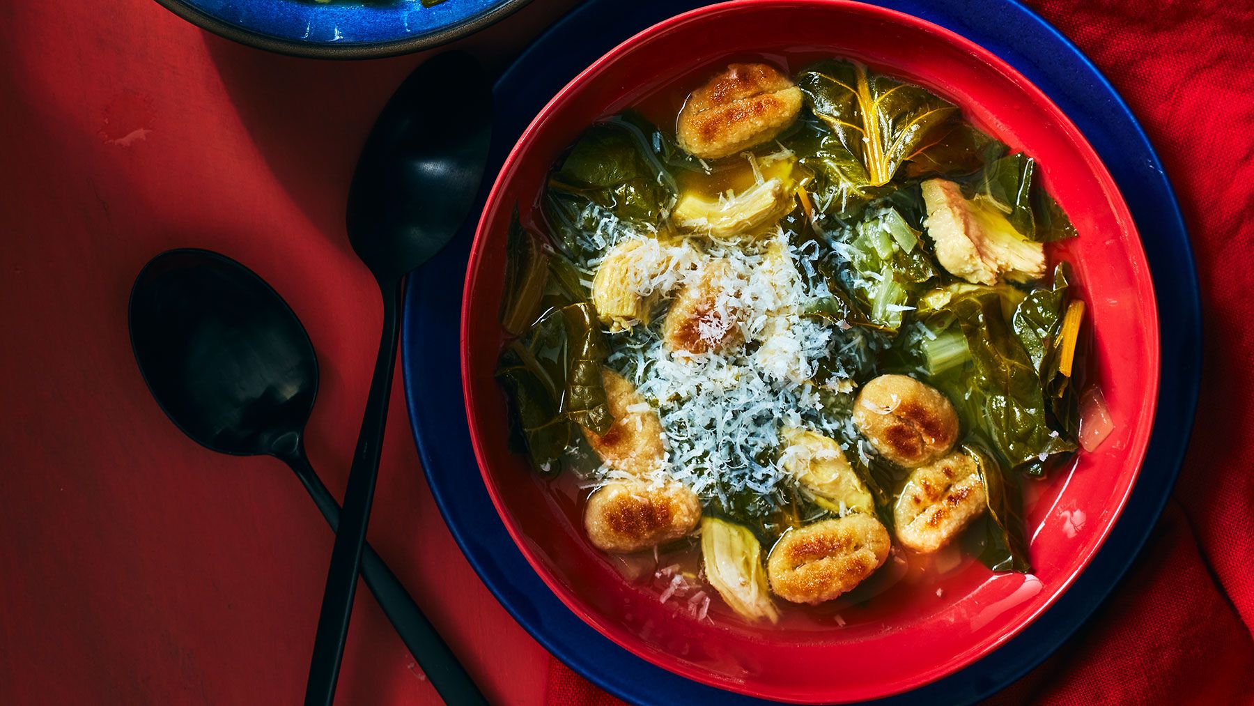 Рецепта за супа за кнедли с пилешко и манголд