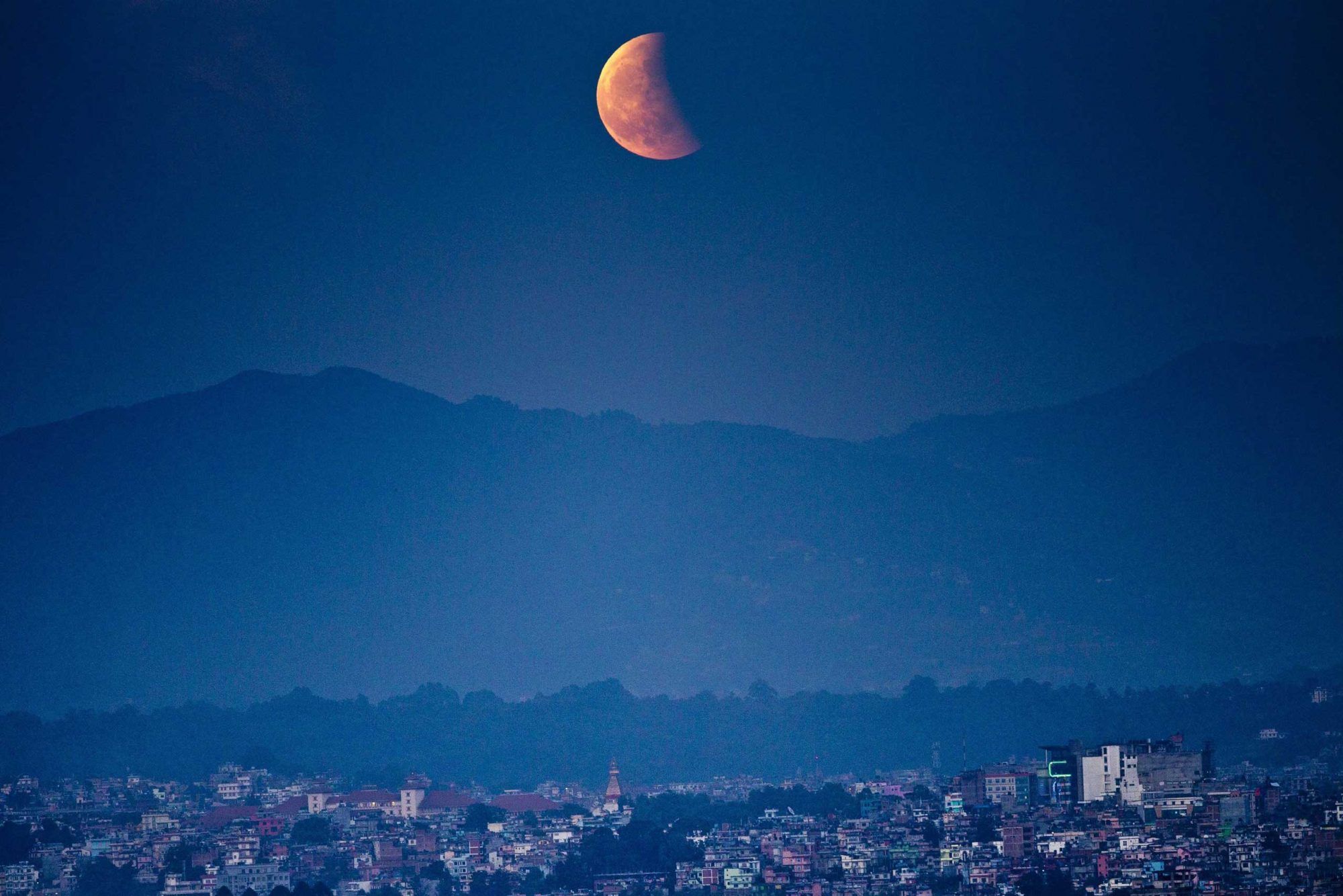Безумно зашеметяващи снимки на супер синята кръвна луна