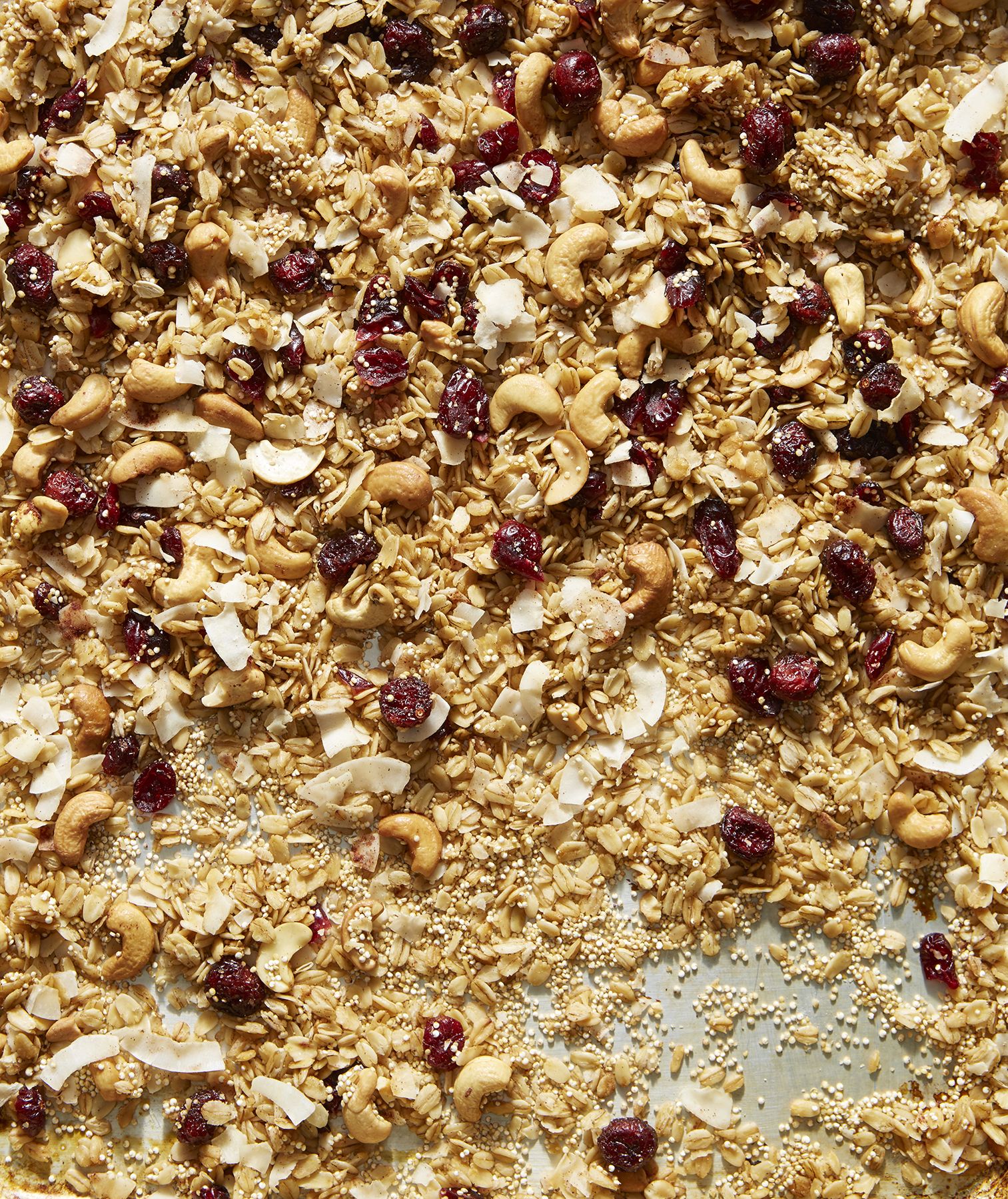 Baharatlı Quinoa-Yulaf Granola